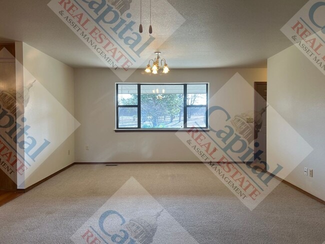 Building Photo - Country Beauty