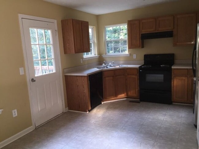 Building Photo - Amazing & Spacious 3 Bedroom 3 Bath Home L...