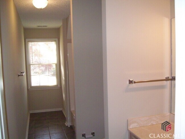 Building Photo - 170 Woodhaven Ridge