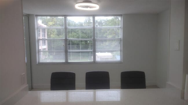 Building Photo - 9440 Live Oak Pl