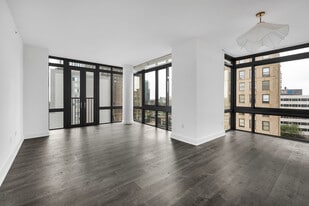 Building Photo - 175 Huguenot St