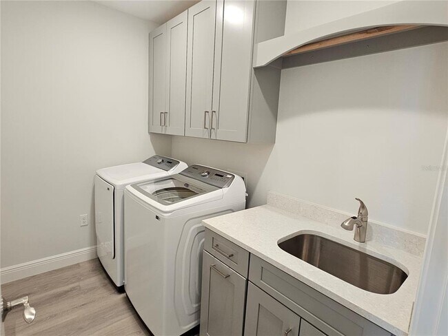 Building Photo - 503 S Tamiami Trl