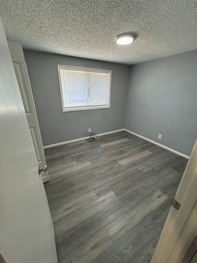 Building Photo - 24783 Parkside Dr