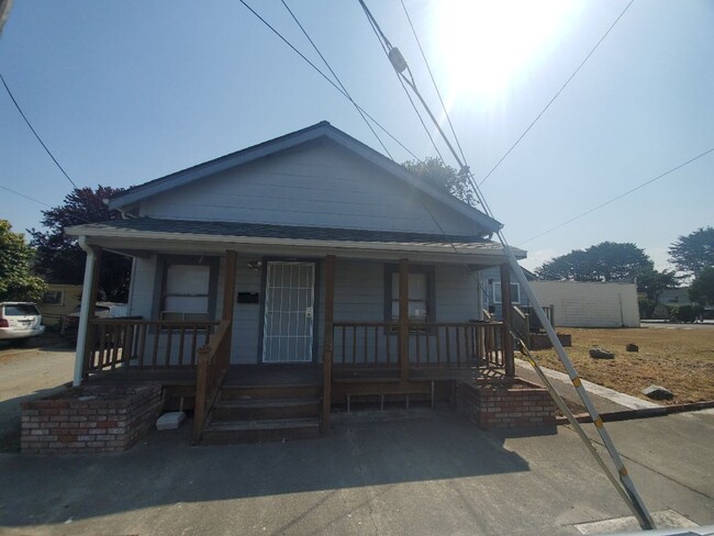 Building Photo - 323-329 P St