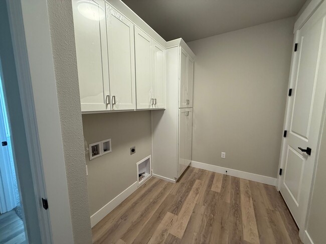 Building Photo - Spacious home in Bremerton.  Apply today t...