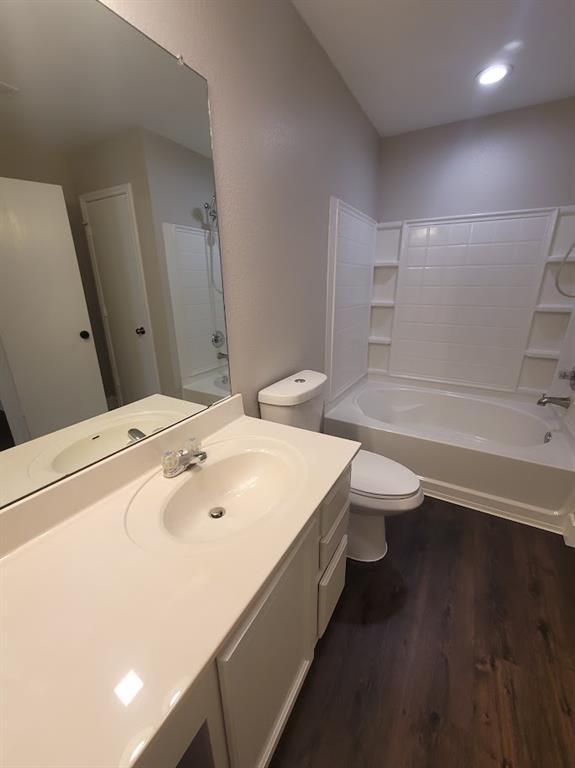 Building Photo - 4402 King's Canyon Dr