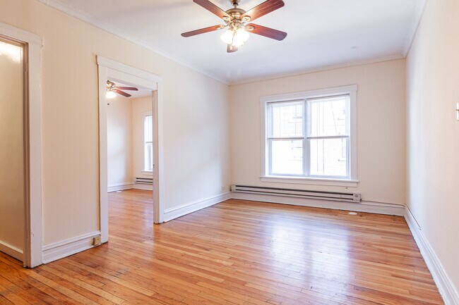 Building Photo - 951 W Cornelia Ave