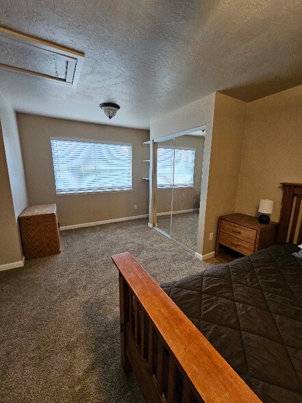 Building Photo - 590 Dee Ct