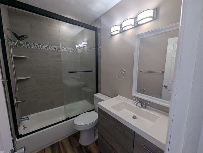 Building Photo - 143 Chelsea Cir