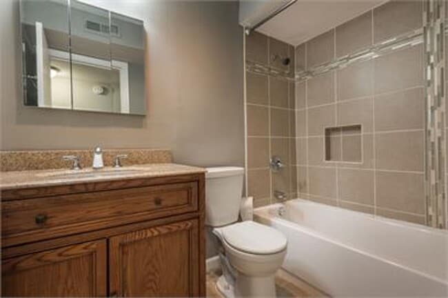 Building Photo - GARDEN COURT D1