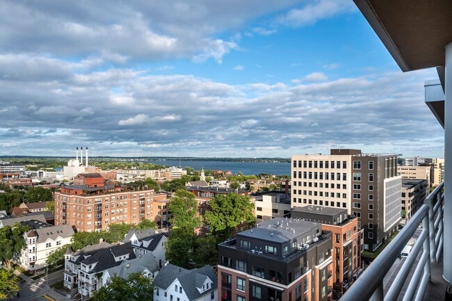 Building Photo - 125 N Hamilton St