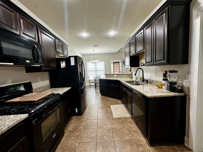 Building Photo - 162 Chestnut Ridge Dr