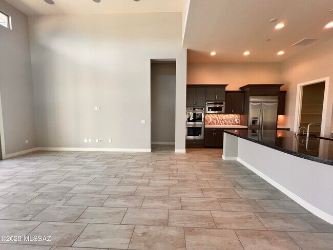 Building Photo - 14205 N Stone View Pl