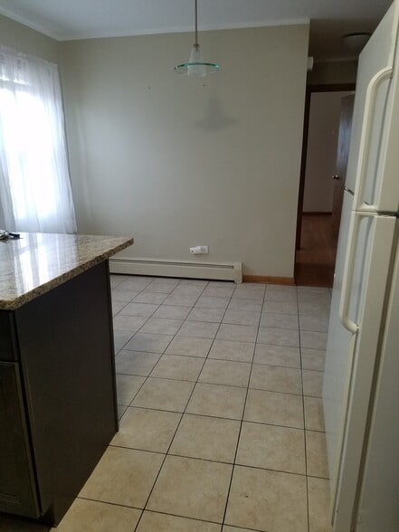 Primary Photo - 9058 N Cumberland Ave