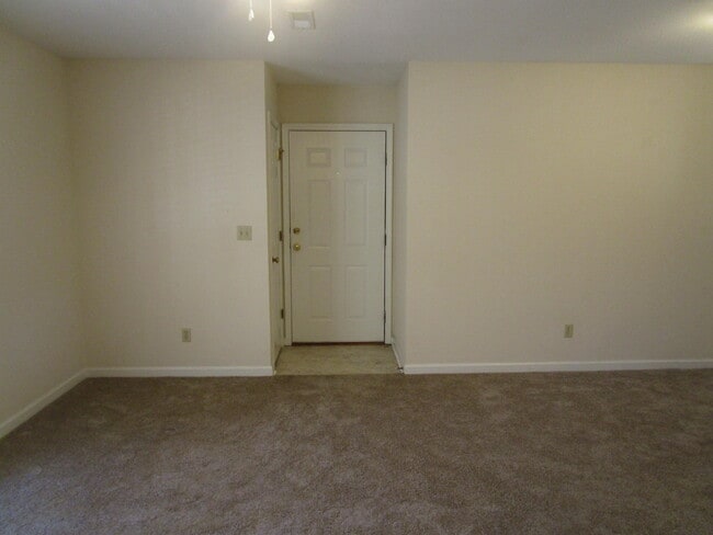 Building Photo - 605 Archdale Dr