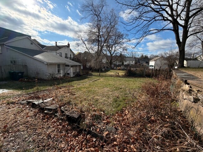 Building Photo - 57 Bridge St