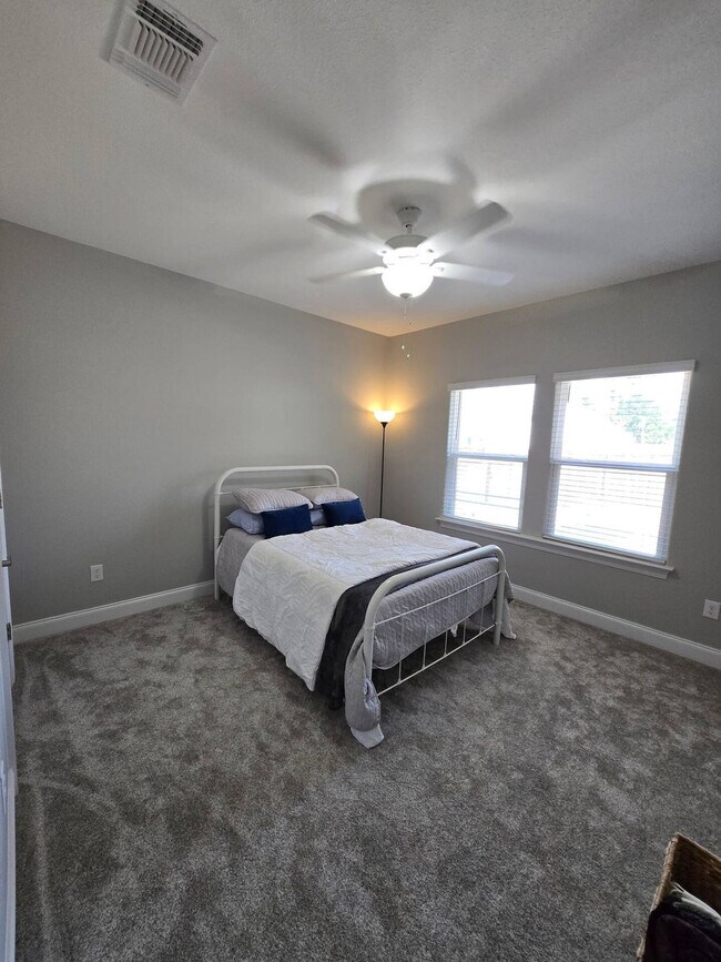 Building Photo - 13812 E El Bonito Dr