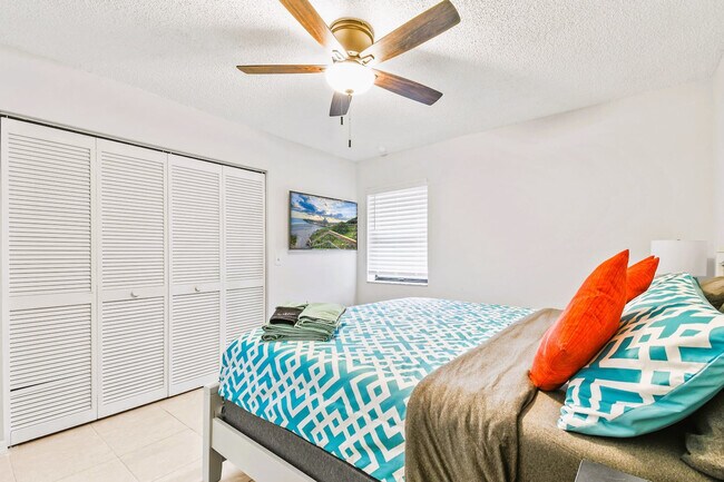 Building Photo - 9126 E Highland Pines Blvd