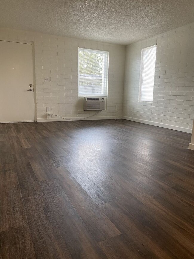 Building Photo - 1222 NE 4th St