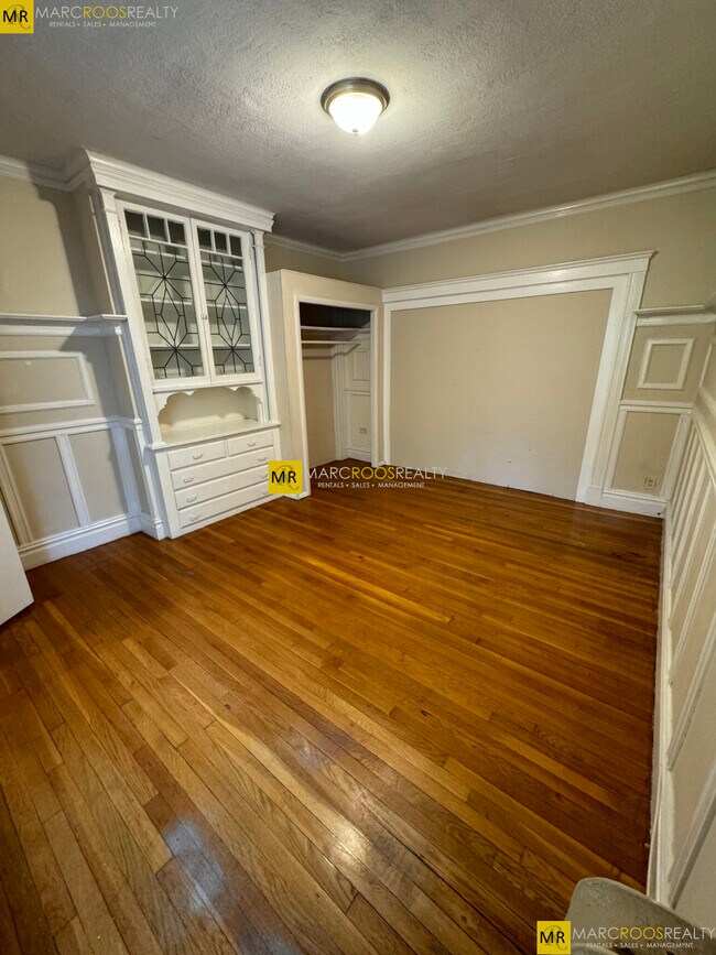 Building Photo - 59A Strathmore Rd