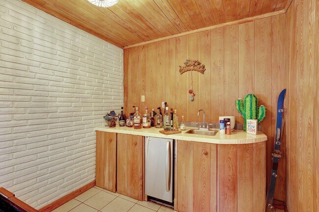 Building Photo - 7501 S Indian River Dr