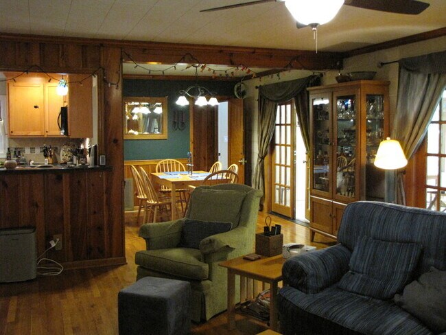 Building Photo - 2907 Elgin St