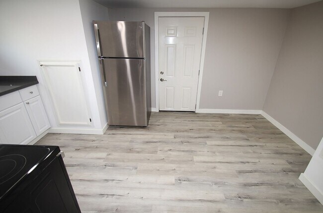 Building Photo - 7326 Triplex