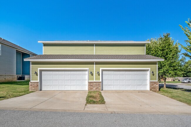 Building Photo - 1342 N Sicily Ln