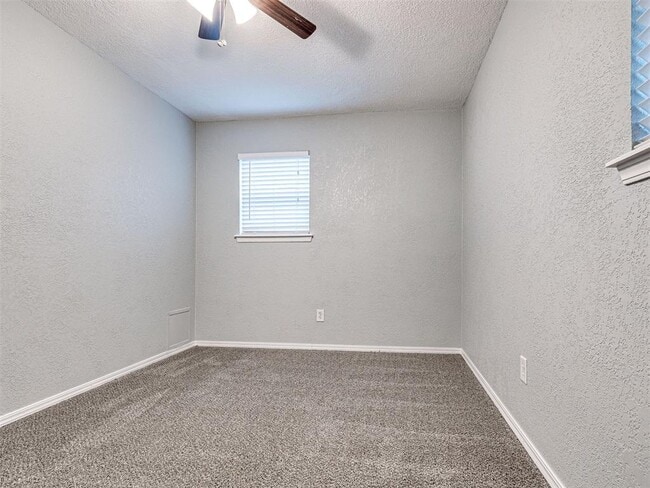 Building Photo - 305 Woodside Dr