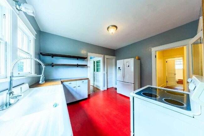 Building Photo - Lockeland Springs Bungalow for Lease, Bloc...