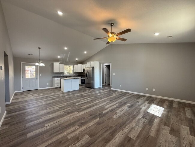 Building Photo - New construction - 3 bedroom, 2 bath home for lease outside of Poplar Bluff