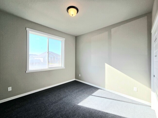 Building Photo - New 4 Bed Rambler | Fenced Yard | 2-car Garage | Move-In Ready House for Rent in Quincy!