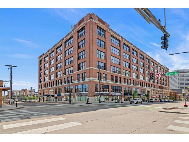 Building Photo - 500 Robert St N
