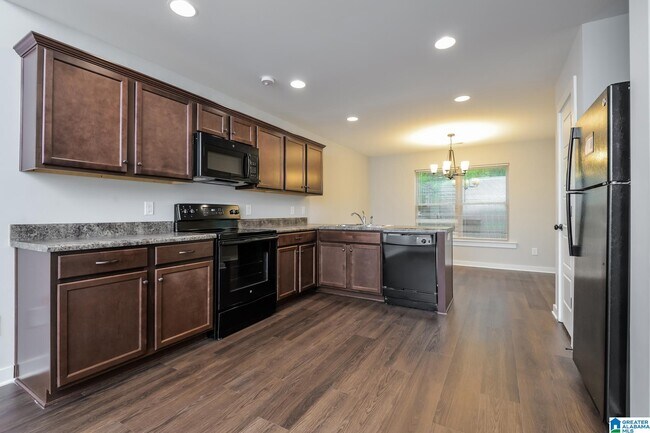 Building Photo - 865 Maple Trce