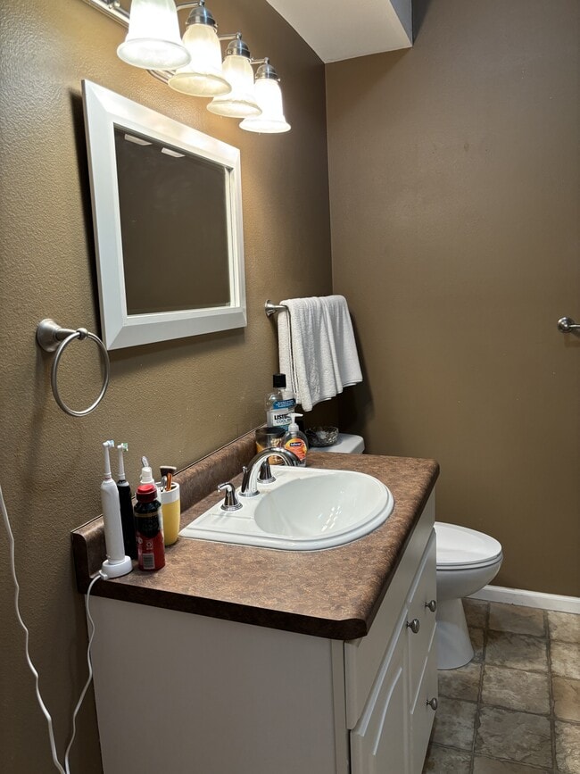 Building Photo - 420 Community Dr