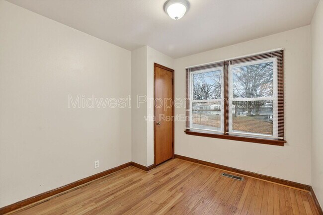 Building Photo - 1015 Avant Dr