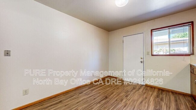 Building Photo - 867 Lorna Dr