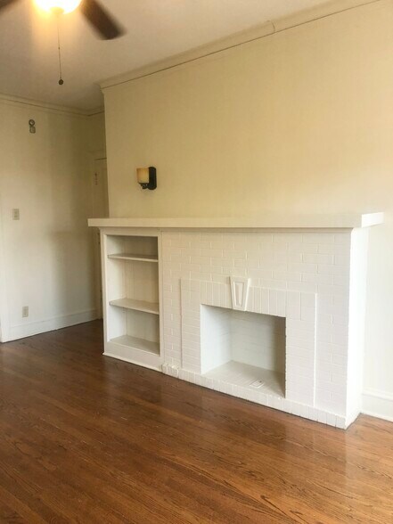 Building Photo - 4416 N Ashland Ave