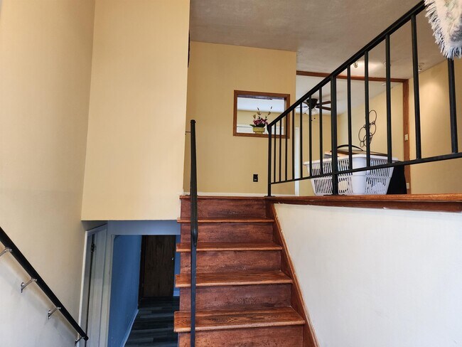 Building Photo - 9225 Carol Ann Dr