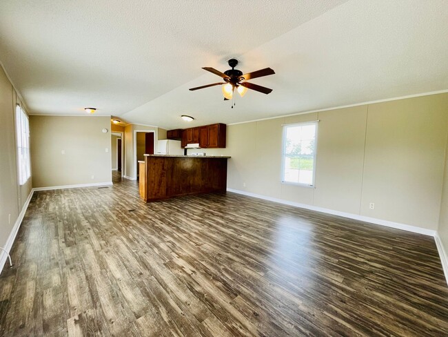 Building Photo - Move in ready!! Privacy and views galore w...