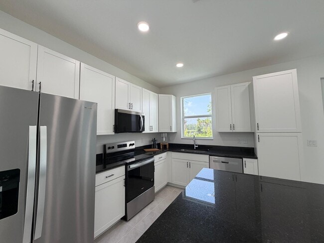 Building Photo - 4402 Longwood Lake Sq