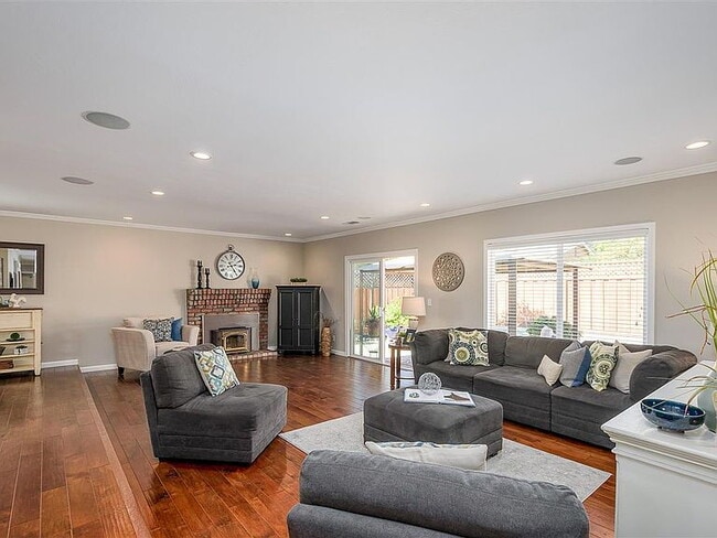 Building Photo - "Charming 4-Bed Oasis in Pleasanton – Spacious 1607 Sq Ft Home with 2 Full Baths!"