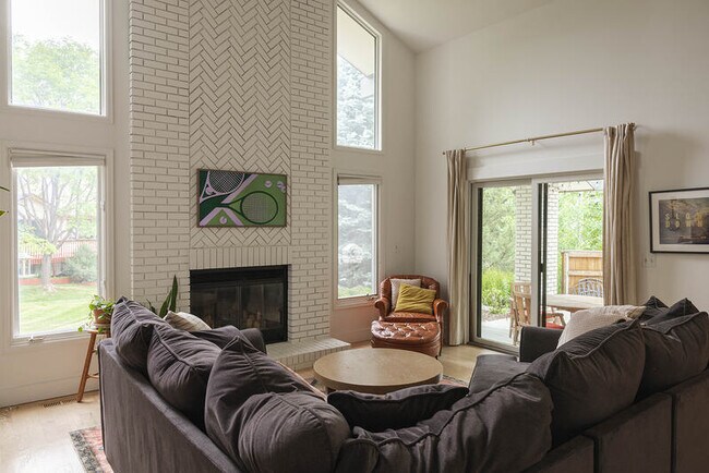 Building Photo - 5630 Hummel Ln