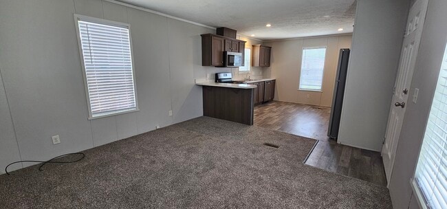 Building Photo - 131 Redwood Ct