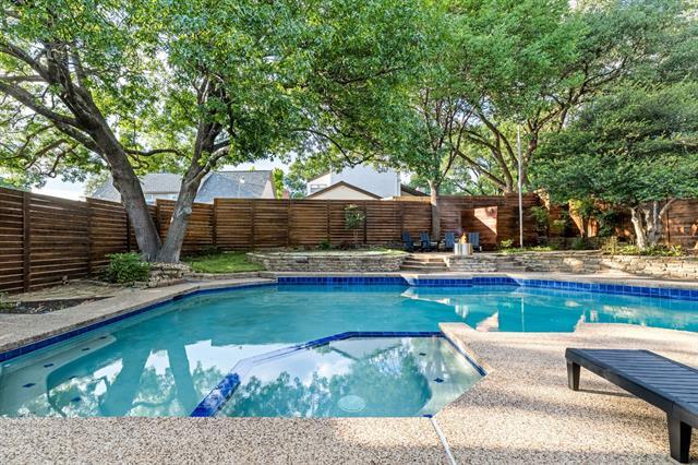 Building Photo - 9415 Hill View Dr