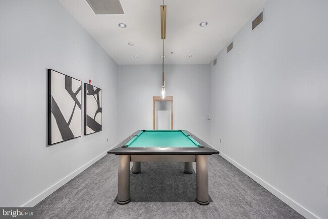 Building Photo - 5750 Bou Ave