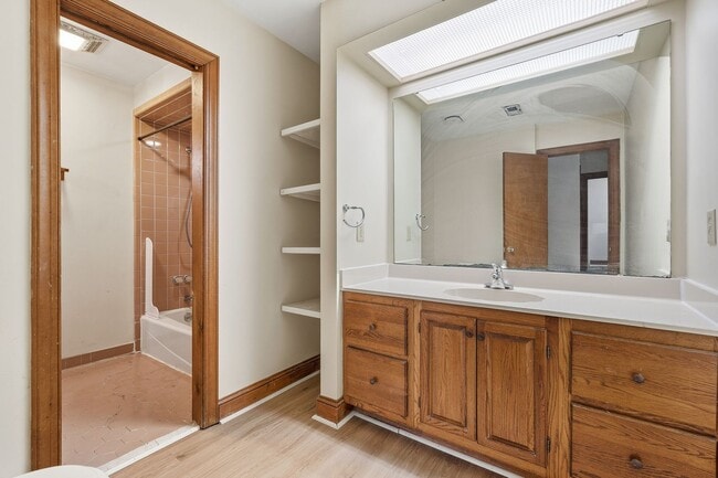 Building Photo - Available Now! 3-Bedroom Townhome in West Raleigh