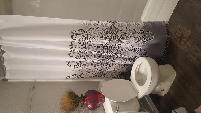 Building Photo - 711 N Ewing Ave