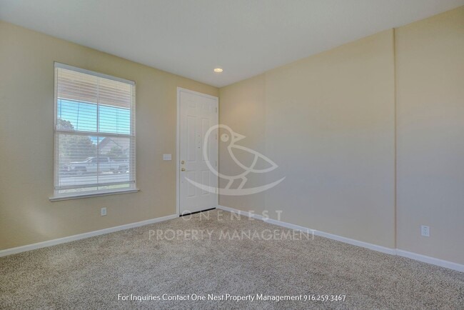 Building Photo - Beautiful 4 BD 2 BA Lincoln Home