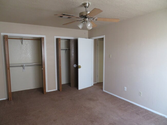 Building Photo - Triviz Apts